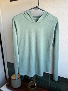 Columbia Omni-Wick Lightweight Sun Hoodie. Small. Sage Green. Like New.